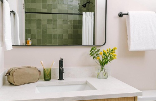 West Loop Gate Apartment | LIVN West Loop Chicago 1 BR