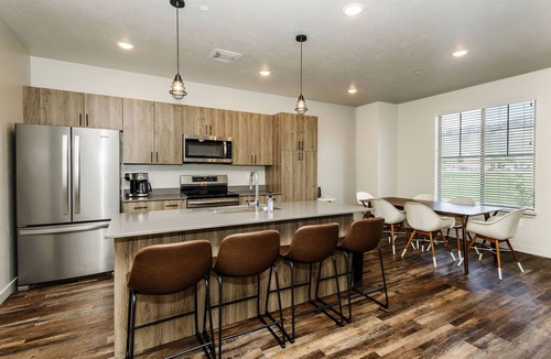 North Logan House | Loaded Logan Loft near USU & EVERYTHING Else - Sleeps 8 in beds