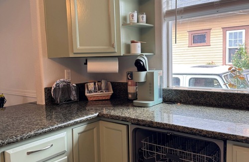 Mount Angel House | Located near wineries, tulip festival, outlets, Bauman’s Fram & state parks!