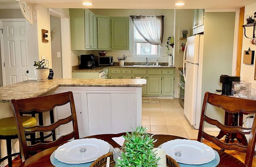 Georgetown Cottage | Location! Comfy Beds~Hot Tub~6mi KY Horse Park~Walkable