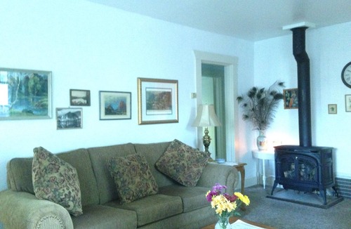 Old Bend Cottage | LOCATION: quiet and central! Cottage In The Heart Of Historic Downtown Bend!