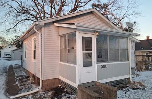 Dubuque House | Location! Walking distance to colleges and hospitals