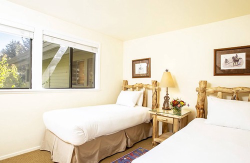 Elkhorn Hotel | Lodge II Two-Bed Apartment w/Mountain Views & Steps from Village Shops & Trails