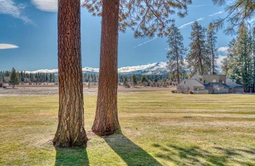 Black Butte Ranch House | Lodge Room 023