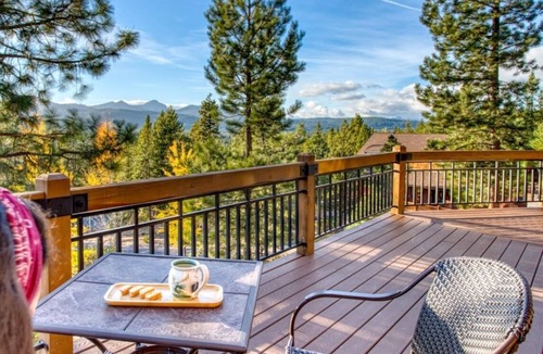 Crescent Cabin | Lodge Style Cabin nr Crater Lake w Mountain Views