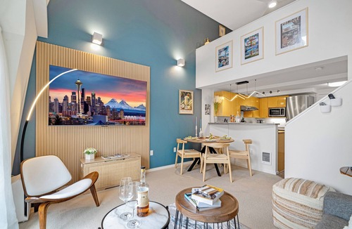 Belltown House | Loft Penthouse Major international sporting event Walk to Lumen Field & Space Needle View