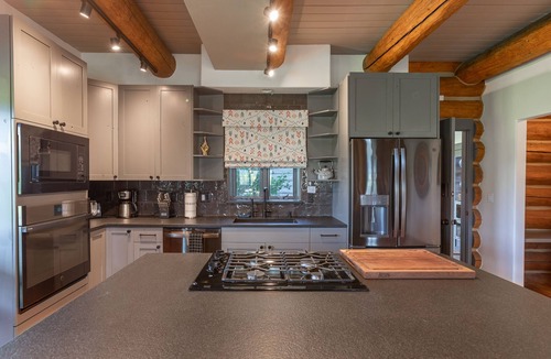 Victor House | Log Cabin Home in Victor! Magical Mountain Views.