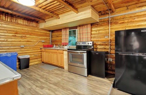 Ashford Cabin | Log Cabin Near Mount Rainier, Sleeps 8, Fireplace and Fire Pit