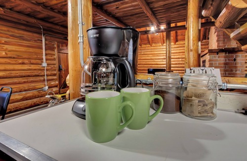 Ashford Cabin | Log Cabin Near Mount Rainier, Sleeps 8, Fireplace and Fire Pit