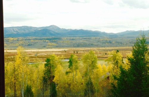 Moran House | Log Home Overlooking the Buffalo Valley, Family Holiday Pricing Promotions