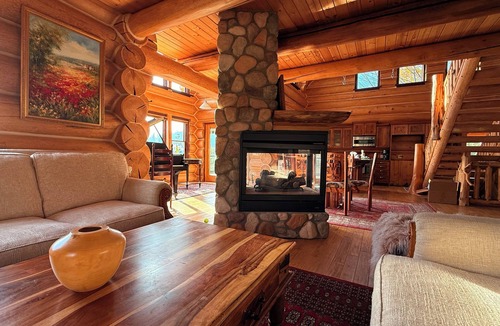 Newman Lake House | Log home retreat in Newman Lake