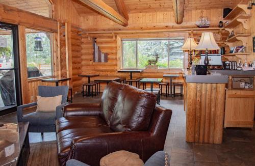 Bonners Ferry Hotel | Log Inn Bonners Ferry