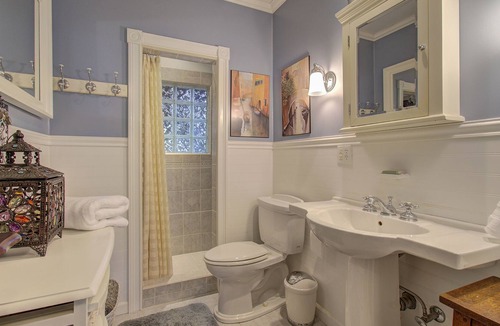 Pleasant Valley Apartment | Long Term Discounts in Historic Home!