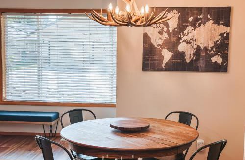 McCall House | Longhorn Hideaway by Casago McCall - Donerightmanagement