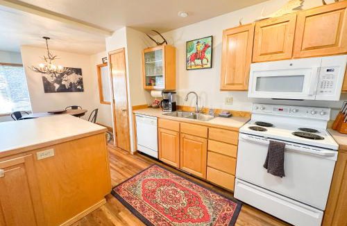 McCall House | Longhorn Hideaway by Casago McCall - Donerightmanagement