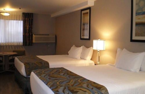 Nampa Hotel | Look No Further! 2 Comfortable Units, Indoor Pool, Near Taco Bell Arena!