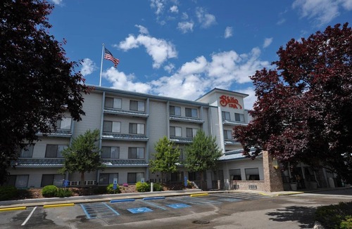 Nampa Hotel | Look No Further! 2 Comfortable Units, Indoor Pool, Near Taco Bell Arena!