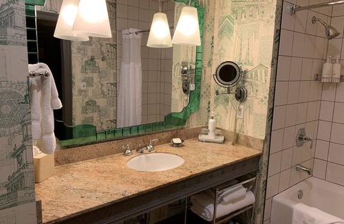 Downtown Portland Hotel | Look No Further! Two Spacious Units Near Portland Art Museum! Pets Are Welcome!