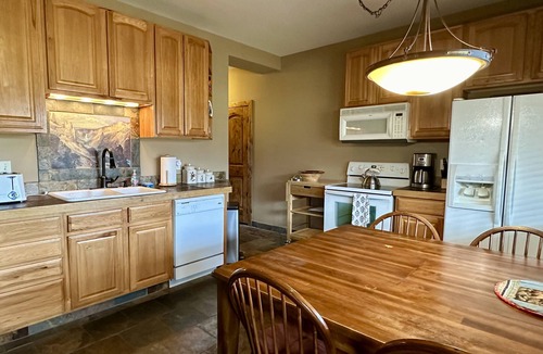 Gardiner Cabin | Looking for an Alternative to a Big Box Motel? We're it!