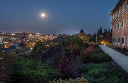 Pullman Hotel | Looking for Perfect Getaway Location? Spacious Room w/King Bed, Free Breakfast
