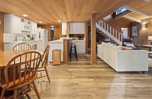 Overlook Park House | Lookout 3 - SHARC Passes, Walk to SHARC, Sunriver Traditional
