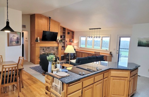 Corvallis House | Lookout- epic views, close to OSU, quiet
