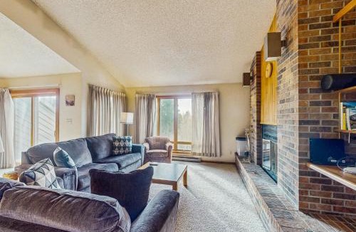 Fraser Apartment | Lookout Lounge