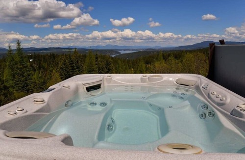 Harrison House | Lookout Peak: Lake & Mountain Views, Hot Tub!