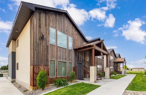 Rexburg Apartment | Lorene Loft – Pickleball, AC, Playground, BYU-ID, Pet Friendly!