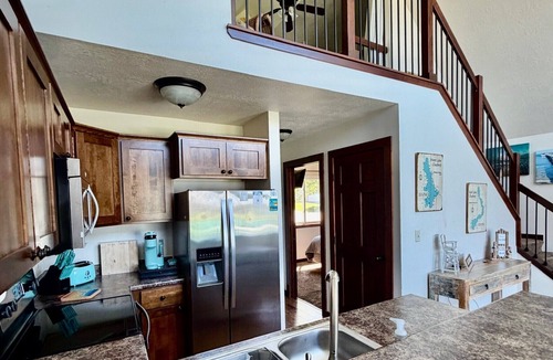 Spirit Lake House | Lounge at the Lake with 6 daily waterpark passes! Bridges Bay resort.