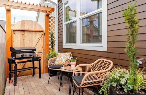 Monroe Cottage | Lovely 1-bedroom cottage with AC in charming Monroe Private outdoor patio