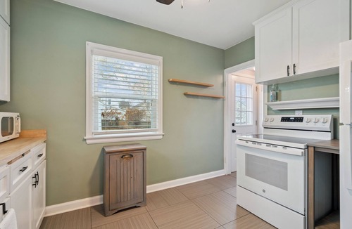 Cedar Rapids House | Lovely 2-bedroom cottage in charming Cedar Rapids