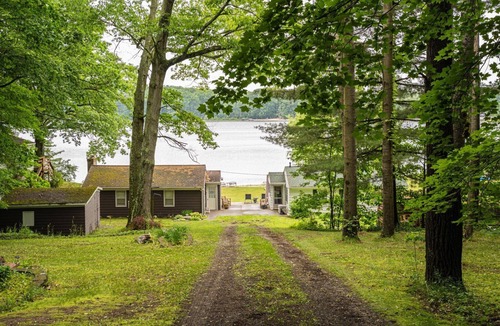 Walkerville Cottage | Lovely 2-Bedroom Cottage With Full Bath on School Section Lake. With Bunk House.