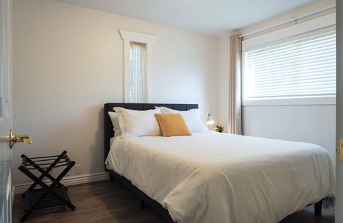 Camas Apartment | Lovely 2 Bedroom Duplex Unit Near Restaurants and Parks