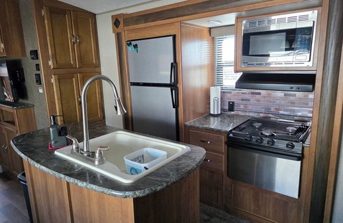 Sergeant Bluff House | Lovely 2-bedroom recreational vehicle with full bath and AC in Sergeant Bluff.