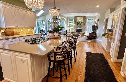 Corvallis House | Lovely 4 bedroom, 3 bath home with hot tub and stunning views of the Cascade Mt.