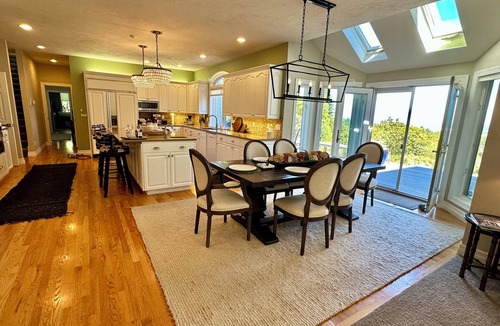 Corvallis House | Lovely 4 bedroom, 3 bath home with hot tub and stunning views of the Cascade Mt.