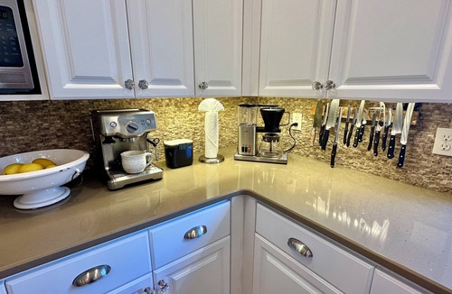 Corvallis House | Lovely 4 bedroom, 3 bath home with hot tub and stunning views of the Cascade Mt.