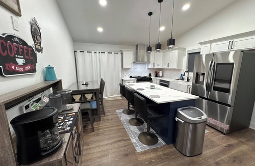 Des Moines House | Lovely 4-bedroom house in peaceful Des Moines close to all Downtown attractions.