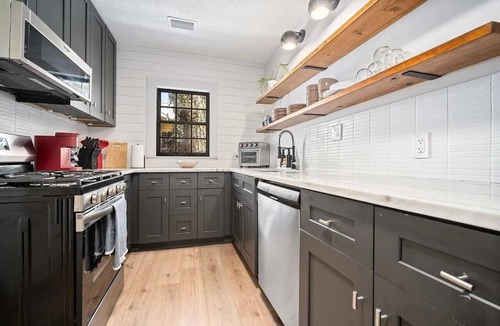 Mobile Cottage | Lovely 4-bedroom modern cottage in tranquil Midtown Mobile