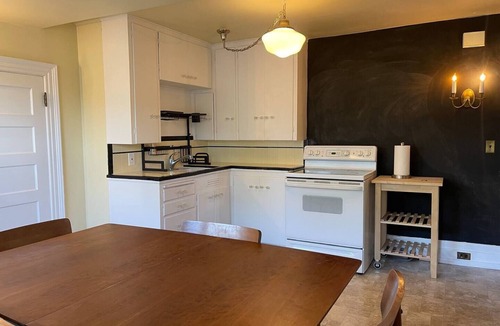 North End Apartment | Lovely Apt #3 Historic Building Stadium District