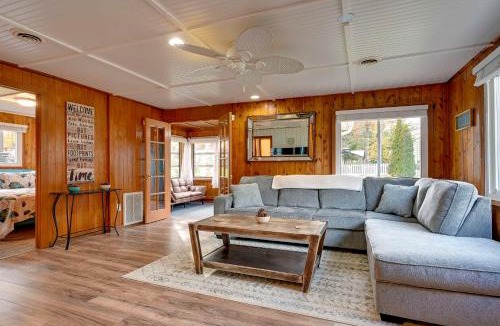 Au Gres House | Lovely Au Gres Cottage w/Hot Tub: Walk to Beach!