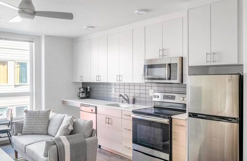 Columbia City Apartment | Lovely Columbia City Studio w/W/D & Gym, near Light Rail, by Blueground