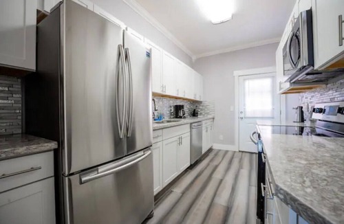 Hilltop House | Lovely converted Victorian home unit 1