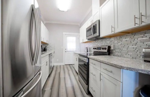 Hilltop House | Lovely converted Victorian home unit 1