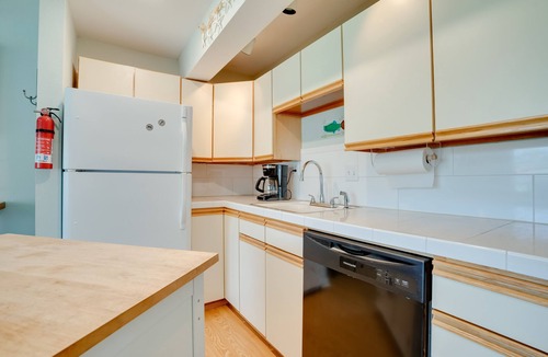 Quincy Condo | Lovely Crescent Bar Condo w/Community Amenities!