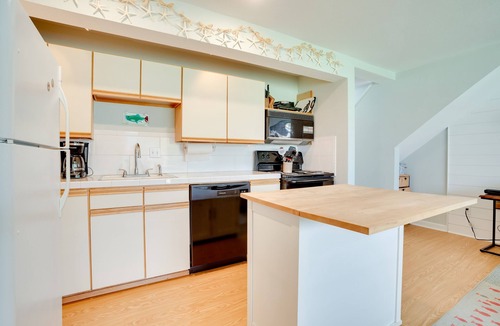 Quincy Condo | Lovely Crescent Bar Condo w/Community Amenities!