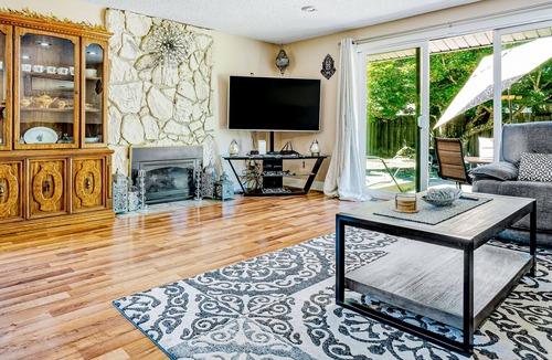 University Place House | Lovely home with nearby beach access, patio, hammock and washer/dryer