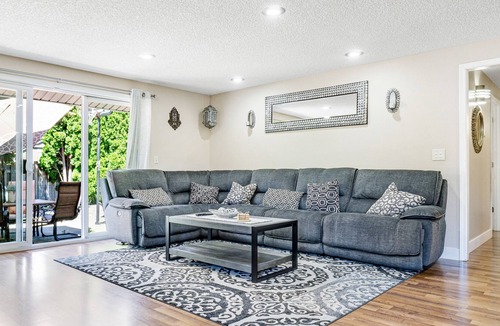 University Place House | Lovely home with nearby beach access, patio, hammock and washer/dryer