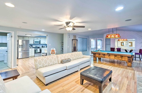 Puyallup House | Lovely Manorwood Home w/Private Indoor Pool!